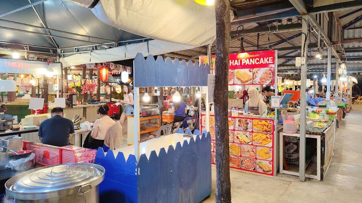 Ao Nang Landmark Night Market, Krabi