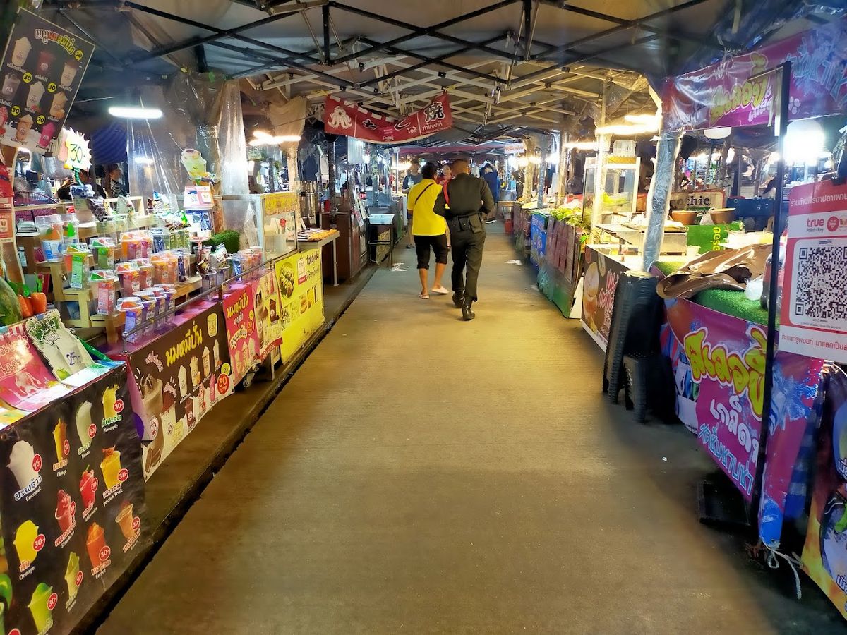 Black Crab Night Market photo 2