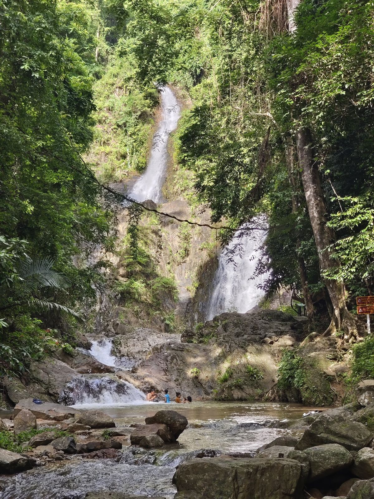 Huay To Waterfall photo 3