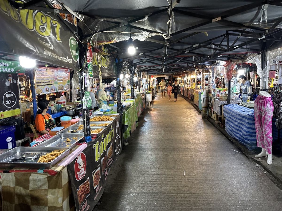 Poo Dam Night Market photo 2