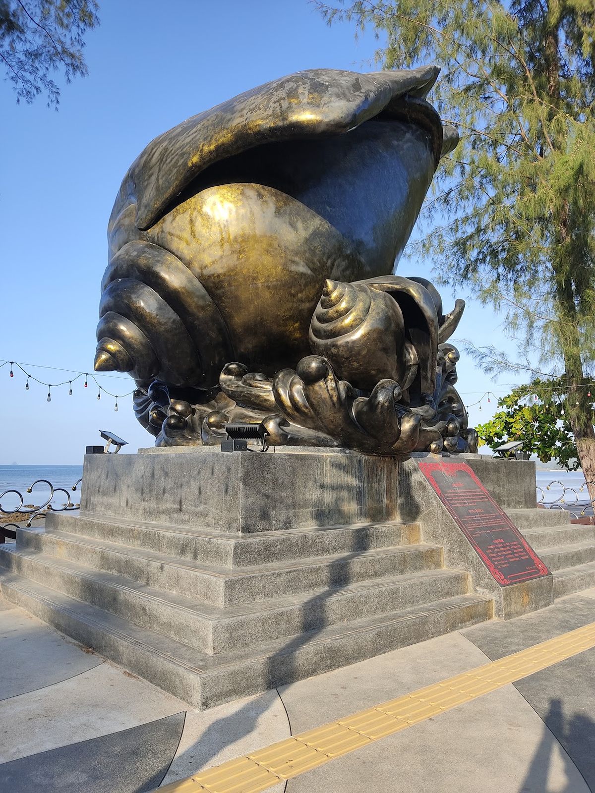 Sculpture of Clams, Krabi