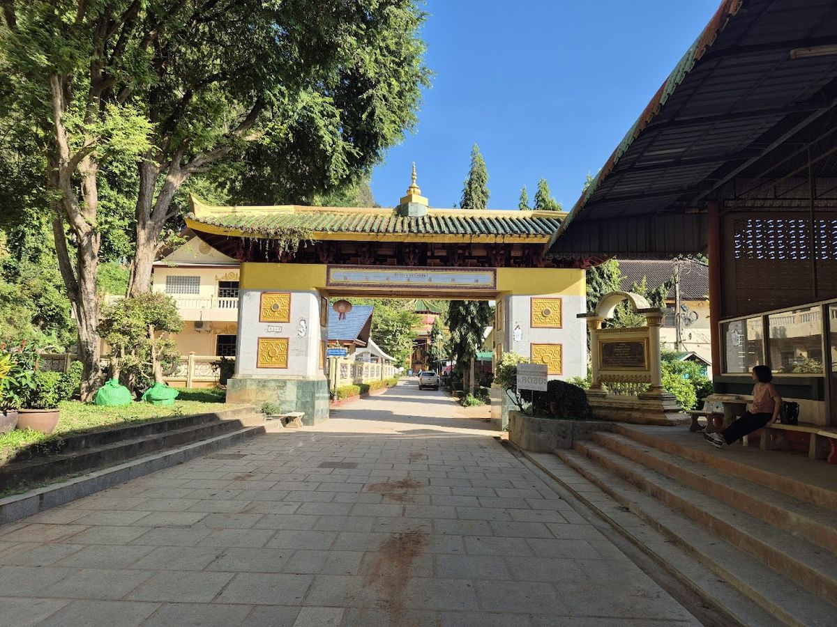 Stairs Wat Tham Suea photo 3