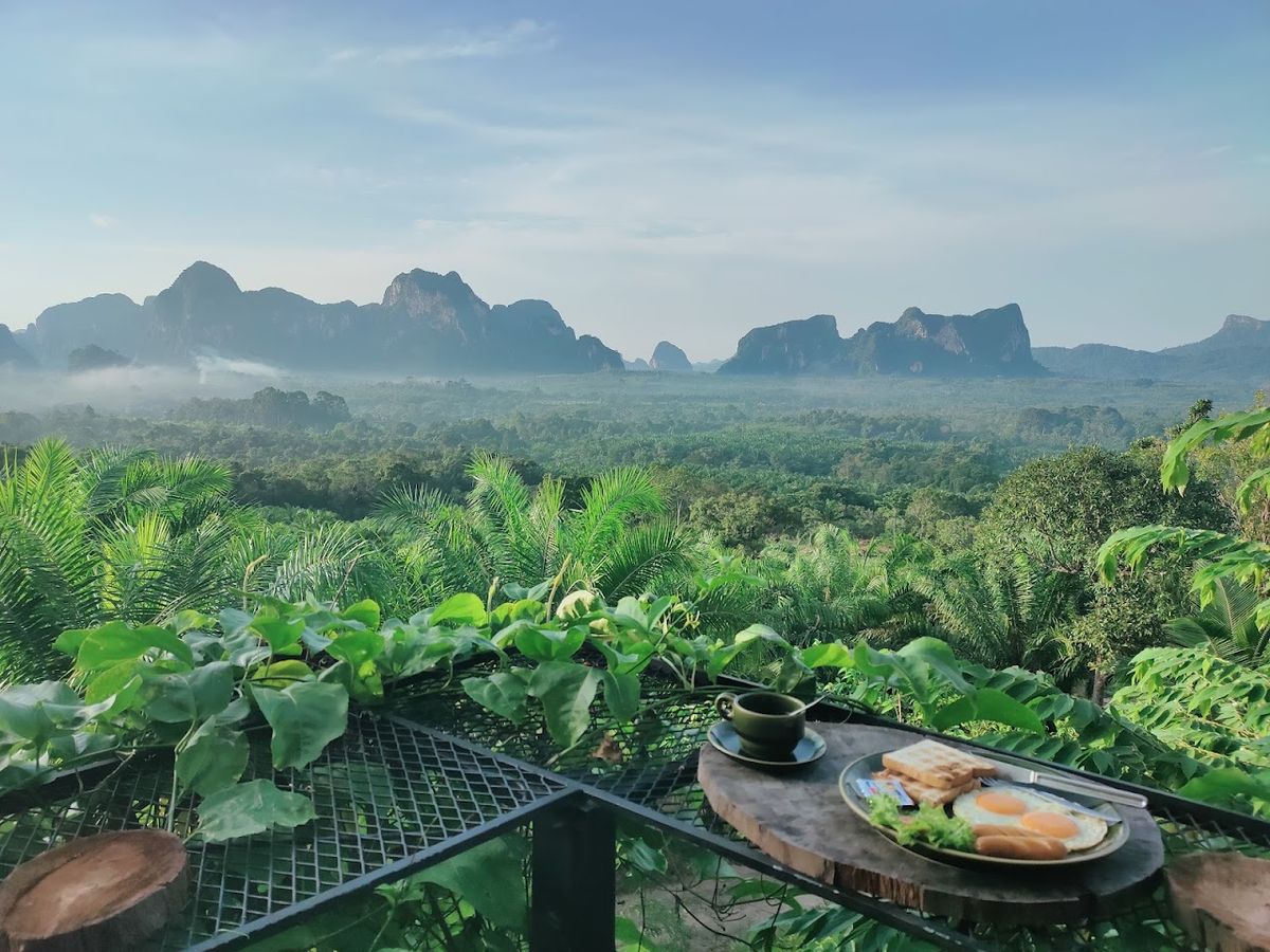 Trail up to Kuan Nom Saow viewpoint, Krabi