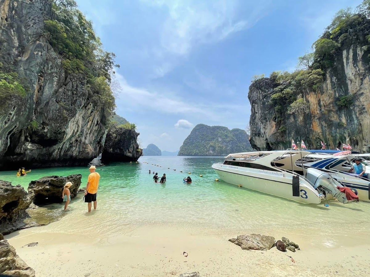 Koh Lao Lading's sheltered beach — the standard lunch stop on the Hong Islands tour from Krabi