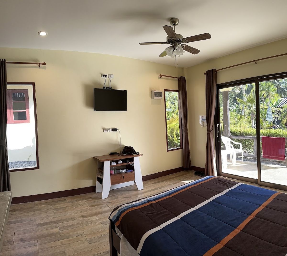 Addjitresort pool and grounds in Ao Nang