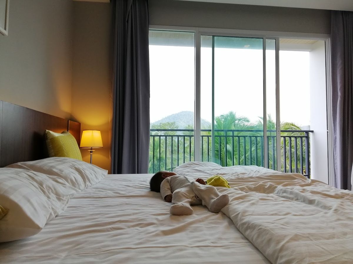 AHAD SUITE AO NANG Hotel pool and grounds in Ao Nang