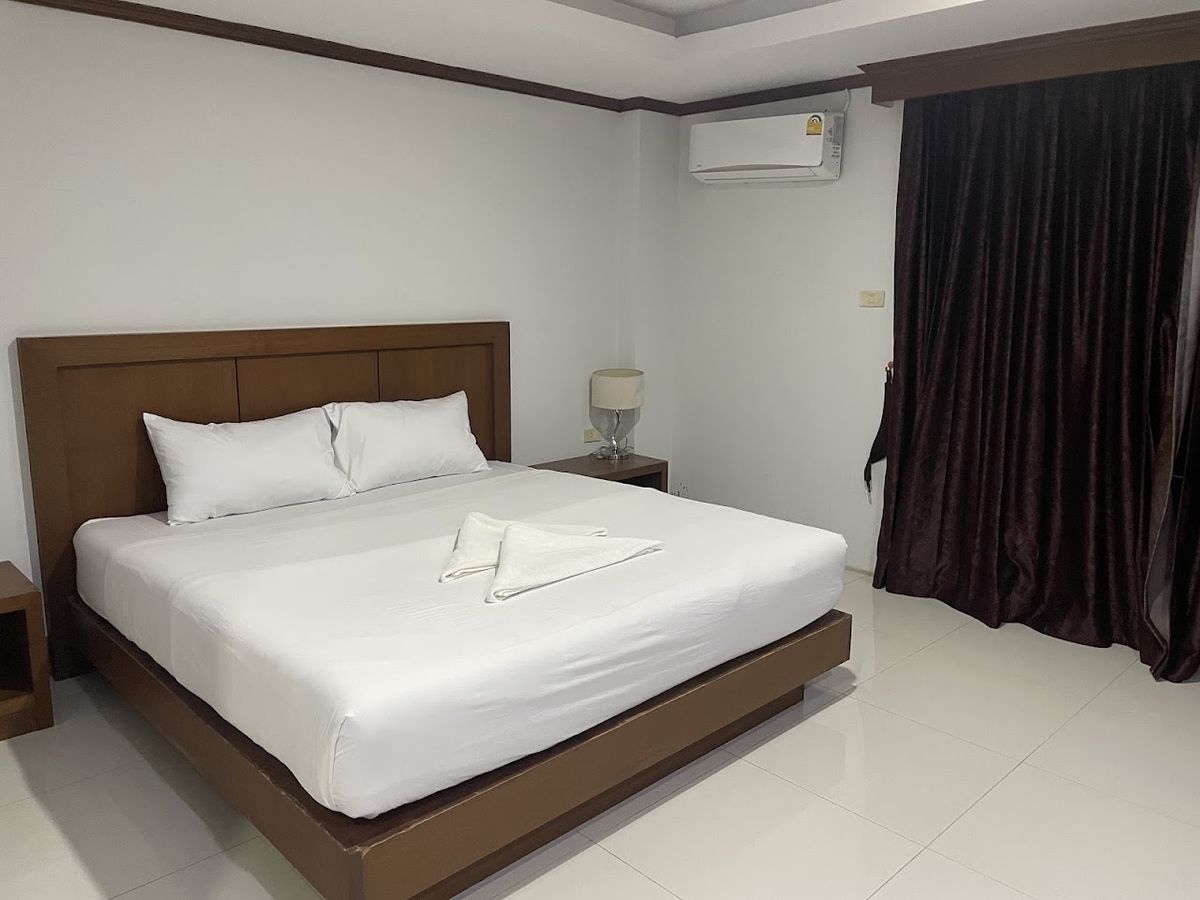 Al Ameen Hotel pool and grounds in Krabi Town