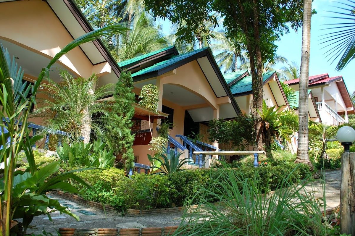 Anawin Bungalows exterior in Railay Beach