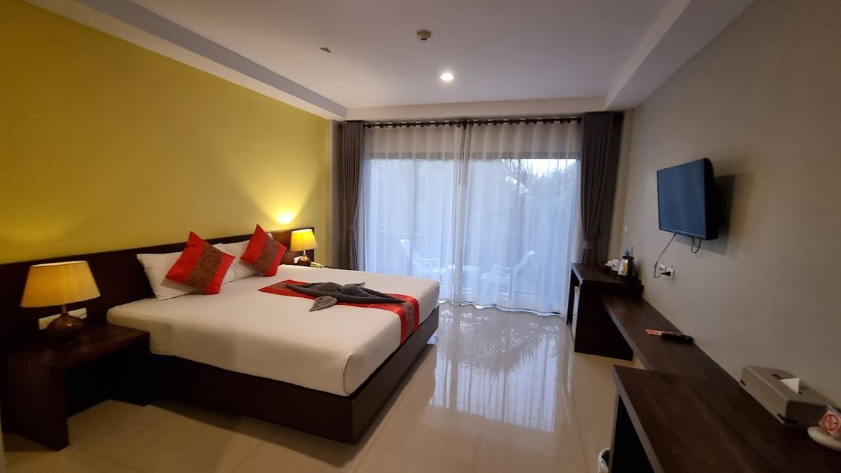 Andaman Pearl Resort pool and grounds in Railay Beach