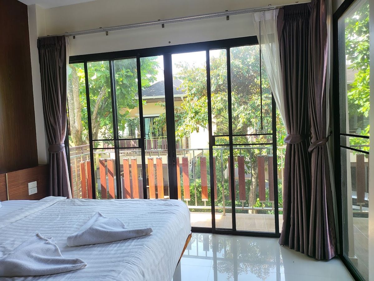 Aonang Oscar Pool Villa pool and grounds in Ao Nam Mao