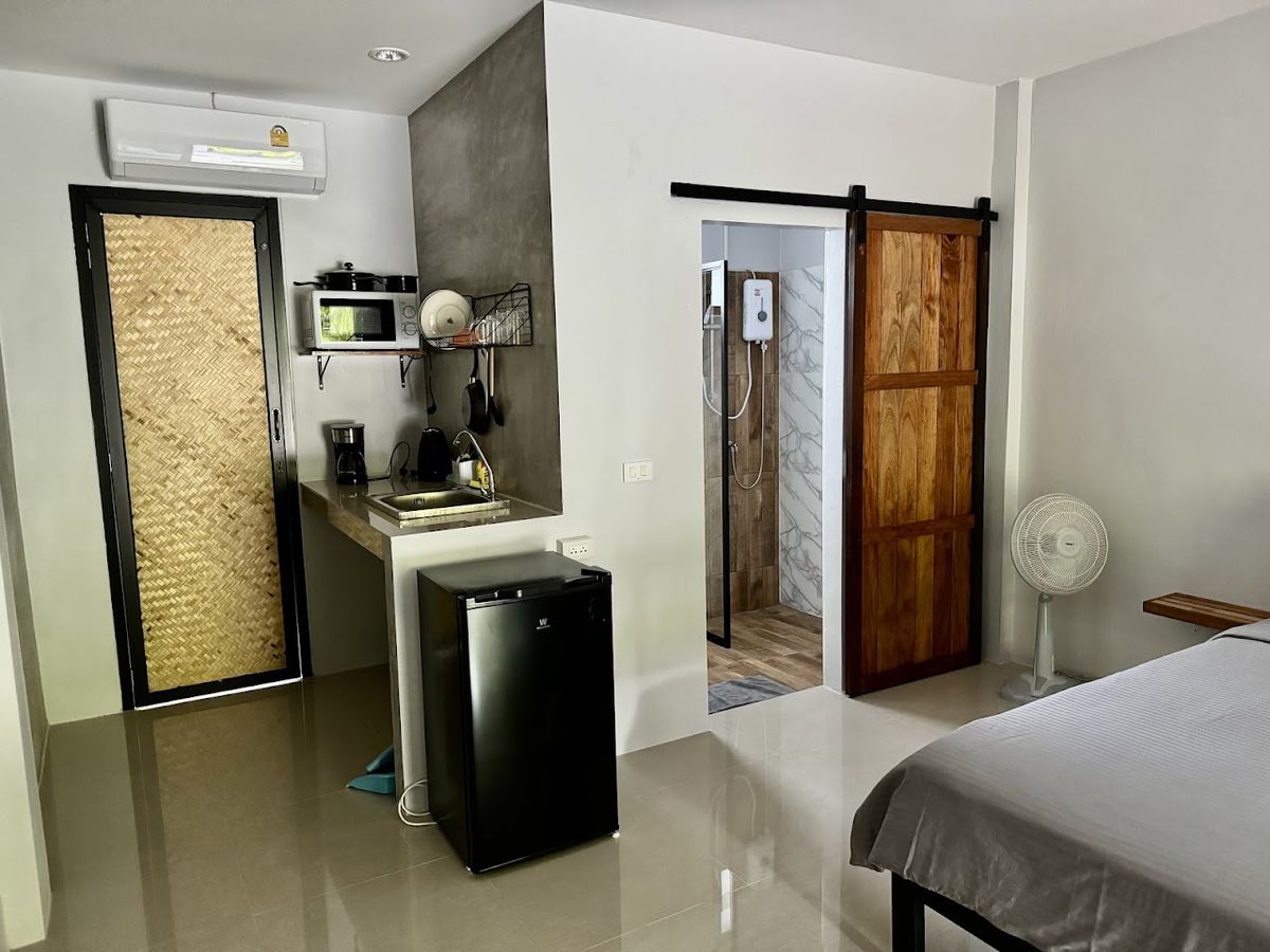 Aonang Studio pool and grounds in Klong Muang