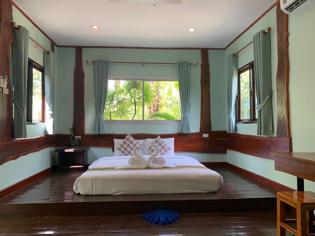Baan Pongam Resort pool and grounds in Klong Muang
