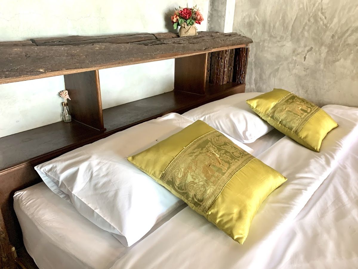 Baan Tubkaek Hotel - Krabi pool and grounds in Krabi Town