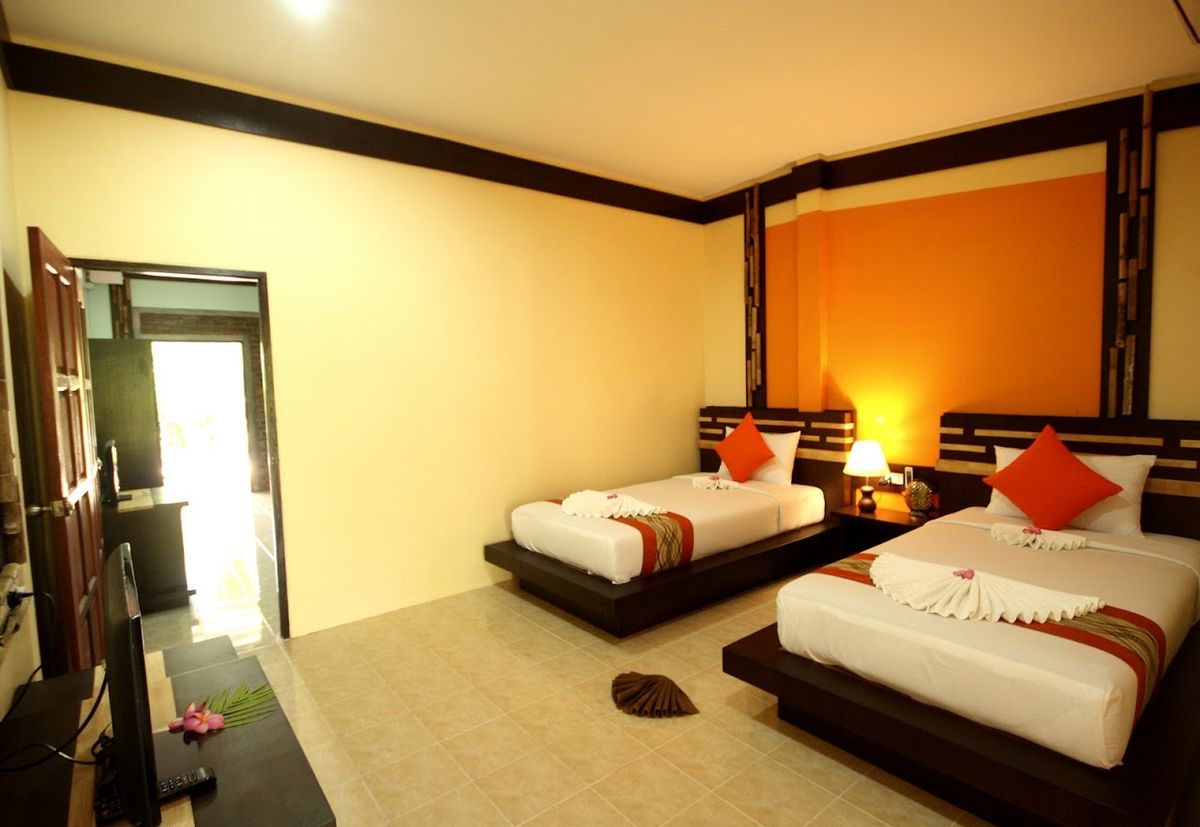 Bida Daree Resort pool and grounds in Krabi Town