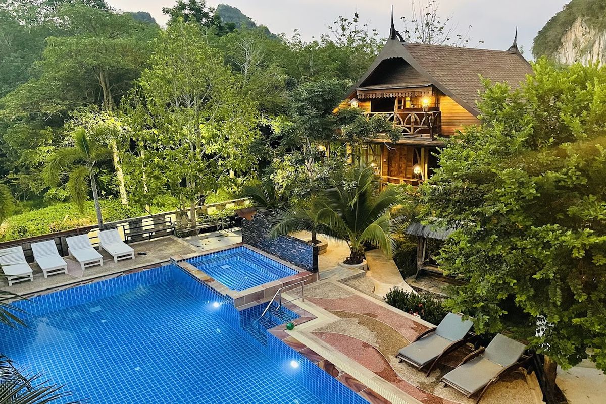 Boutique Village Hotel บูติค วิลเลจ โฮเทล room interior in Tubkaek