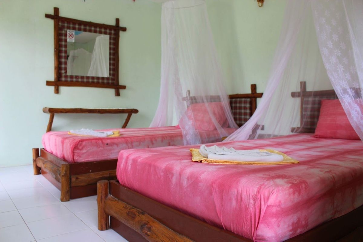 Chill Out Bar & Bungalow, Tonsai beach pool and grounds in Railay Beach