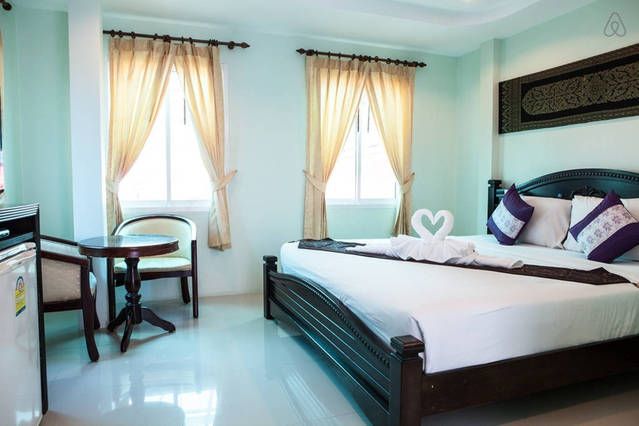 Fahsai Bay Villa pool and grounds in Ao Nam Mao