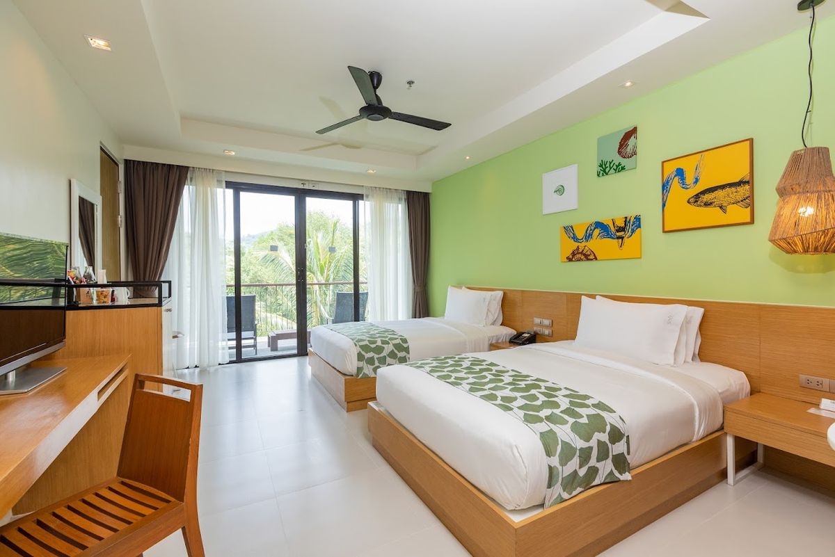 Holiday Ao Nang Beach Resort, Krabi pool and grounds in Ao Nang