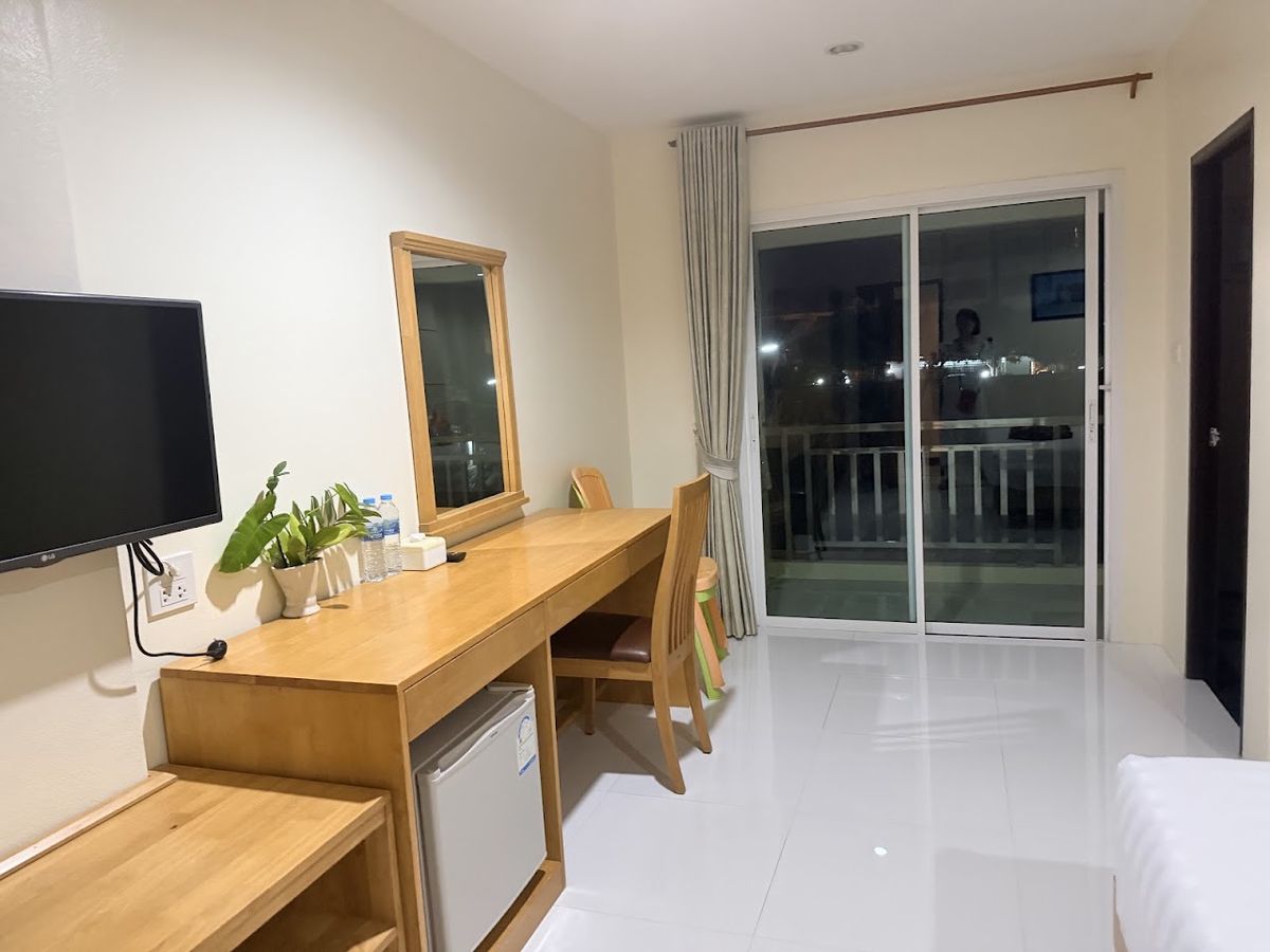 JS Residence Krabi (เจเอส เรสซิเดนซ์) room interior in Krabi Town