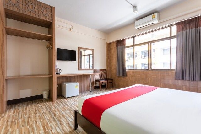 K.L. Boutique Hotel pool and grounds in Krabi Town