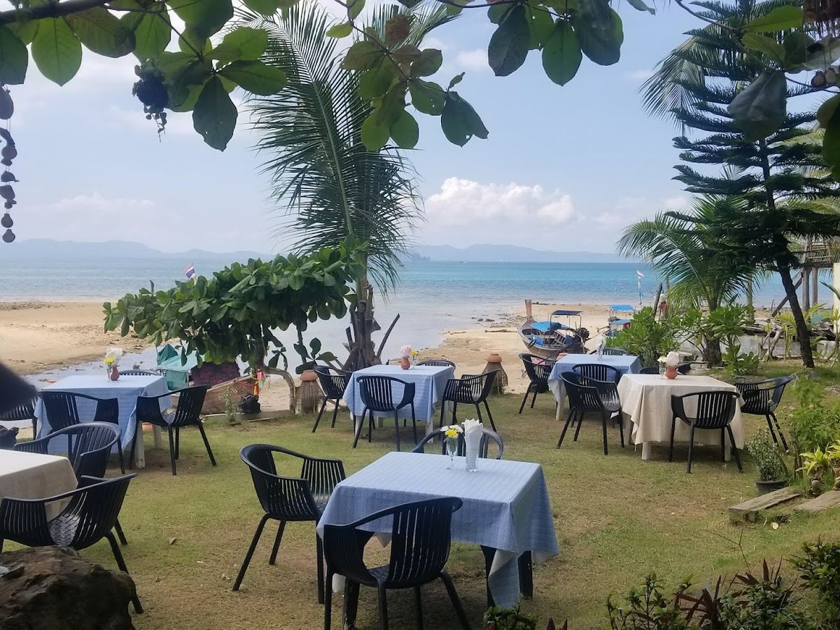 Kohkwang Seaview Resort exterior in Klong Muang