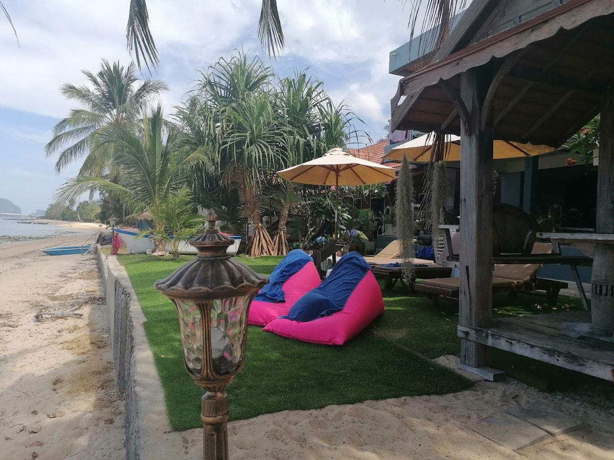 Kohkwang Seaview Resort room interior in Klong Muang