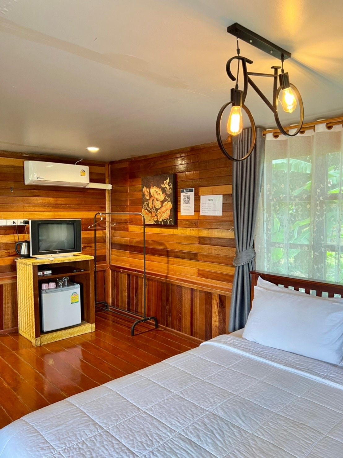 Lay Back Villa pool and grounds in Klong Muang