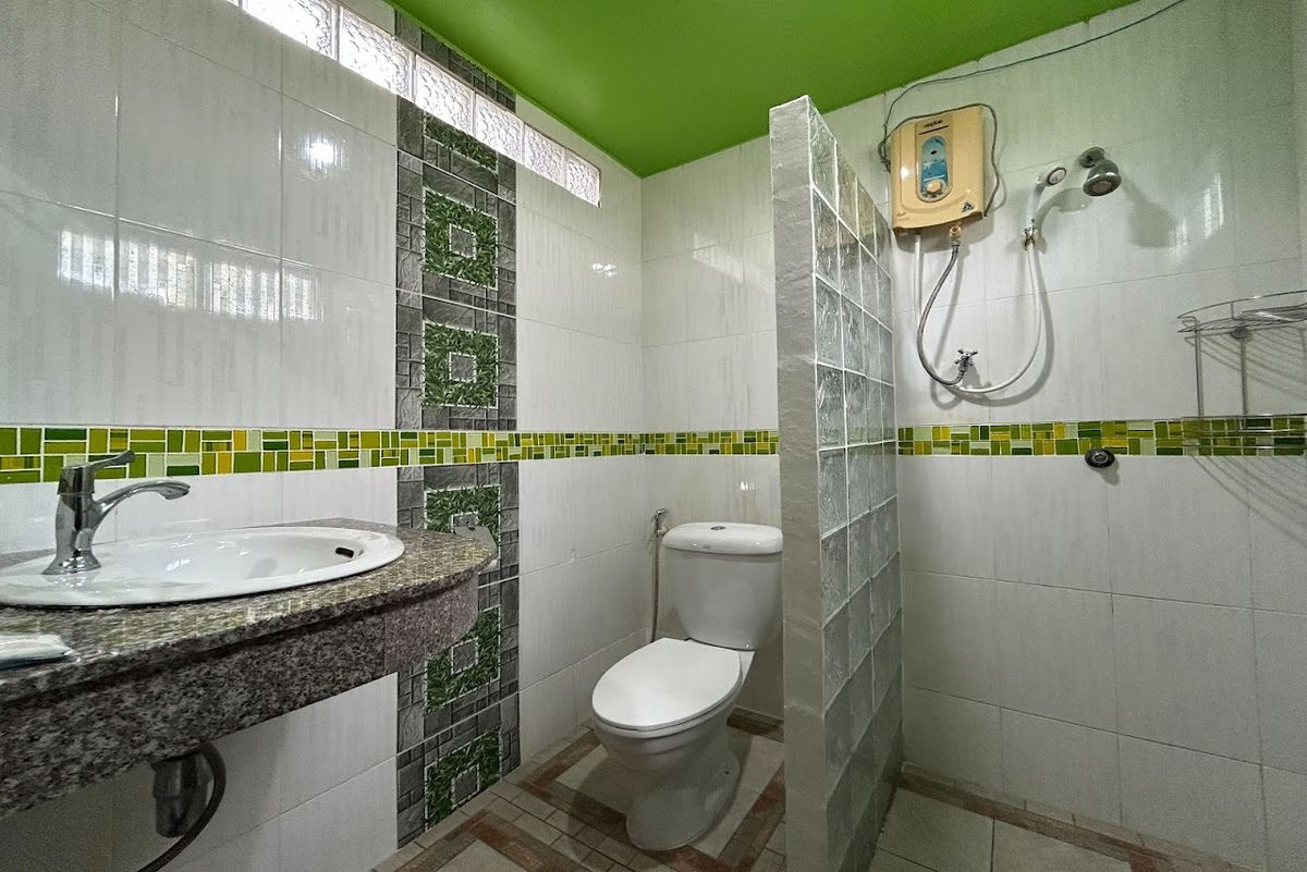 Me Mee Place & Tour Krabi room interior in Railay Beach