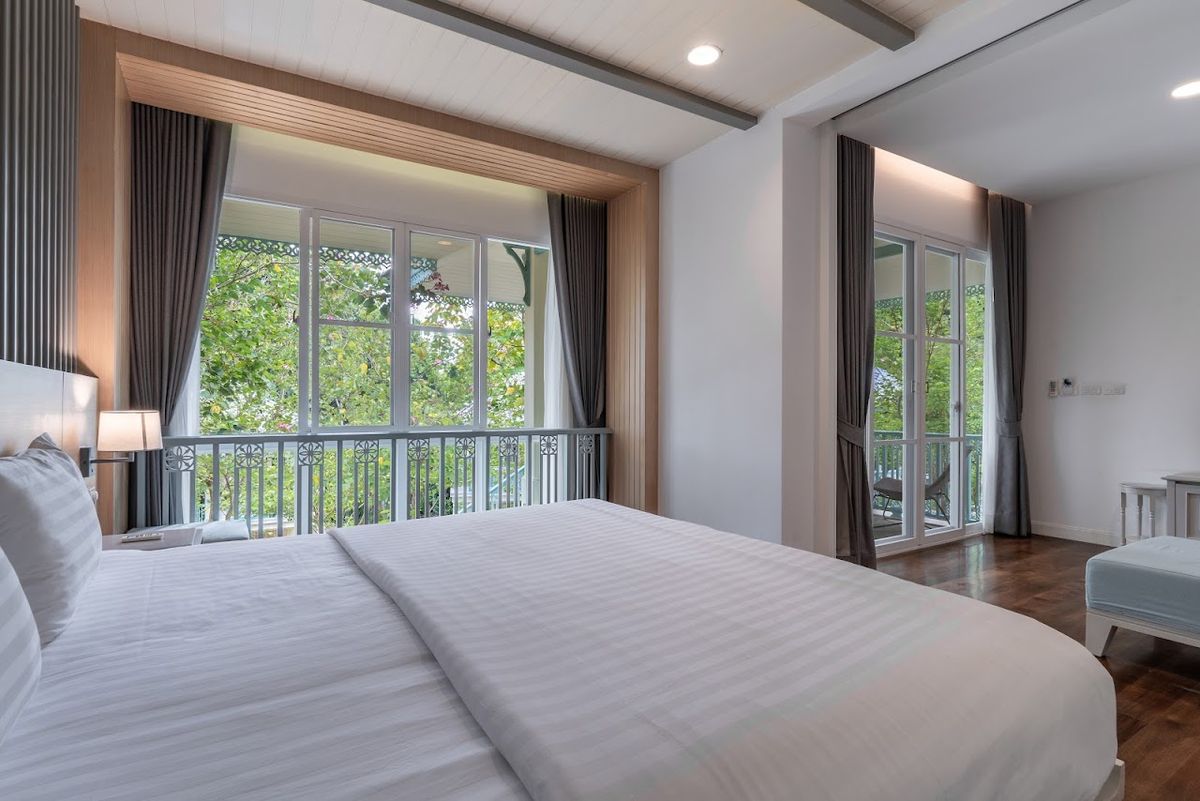 Na Sook Wellness Resort pool and grounds in Ao Nam Mao