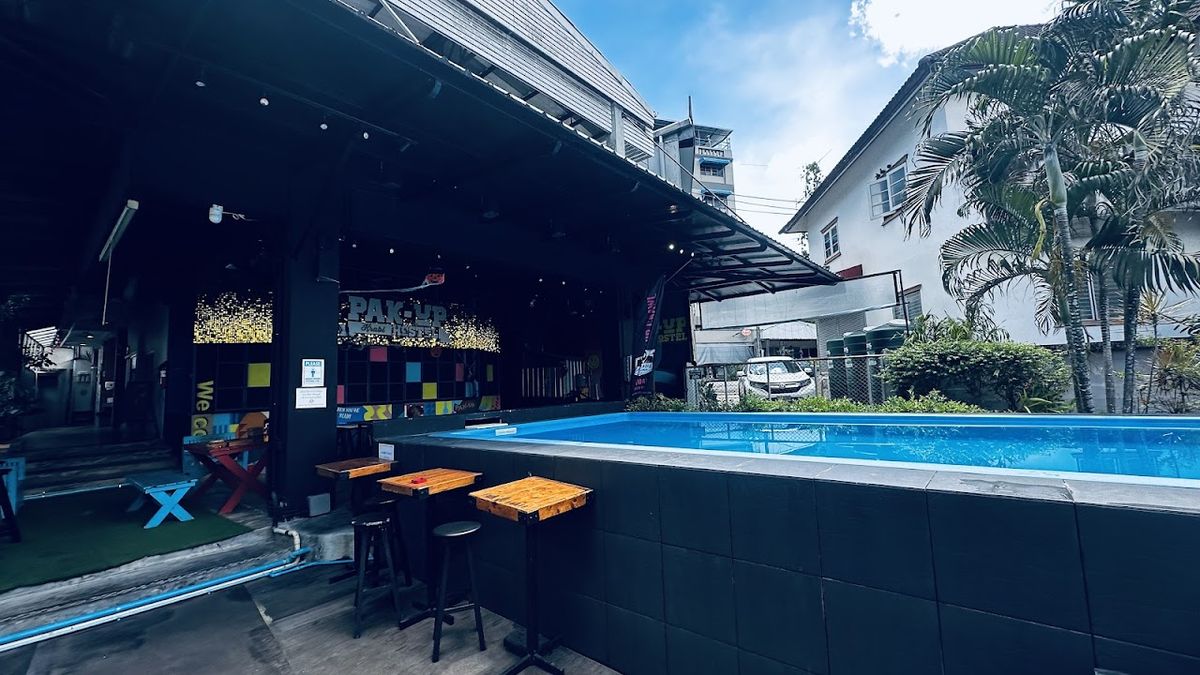 Pak-Up Hostel แพ็คอัพ โฮสเทล room interior in Krabi Town