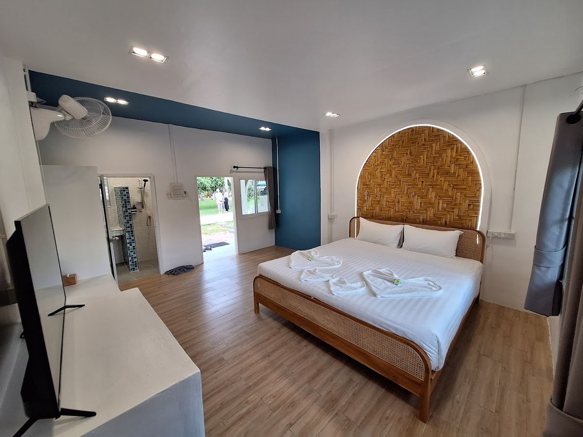 PAN BeachFront Resort Krabi pool and grounds in Klong Muang