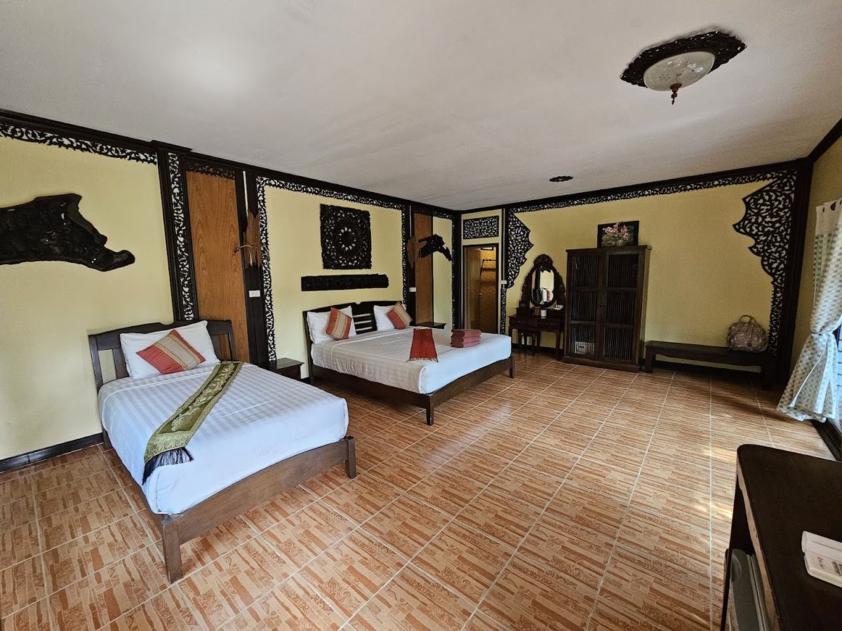 Paradise Pearl Bungalows pool and grounds in Ao Nang