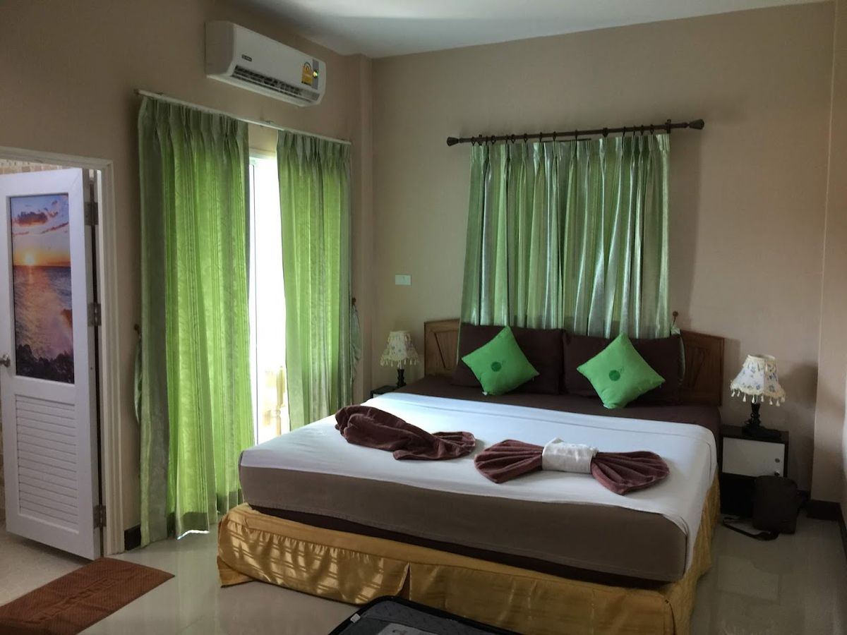 Phu Tub Kaek pool and grounds in Klong Muang