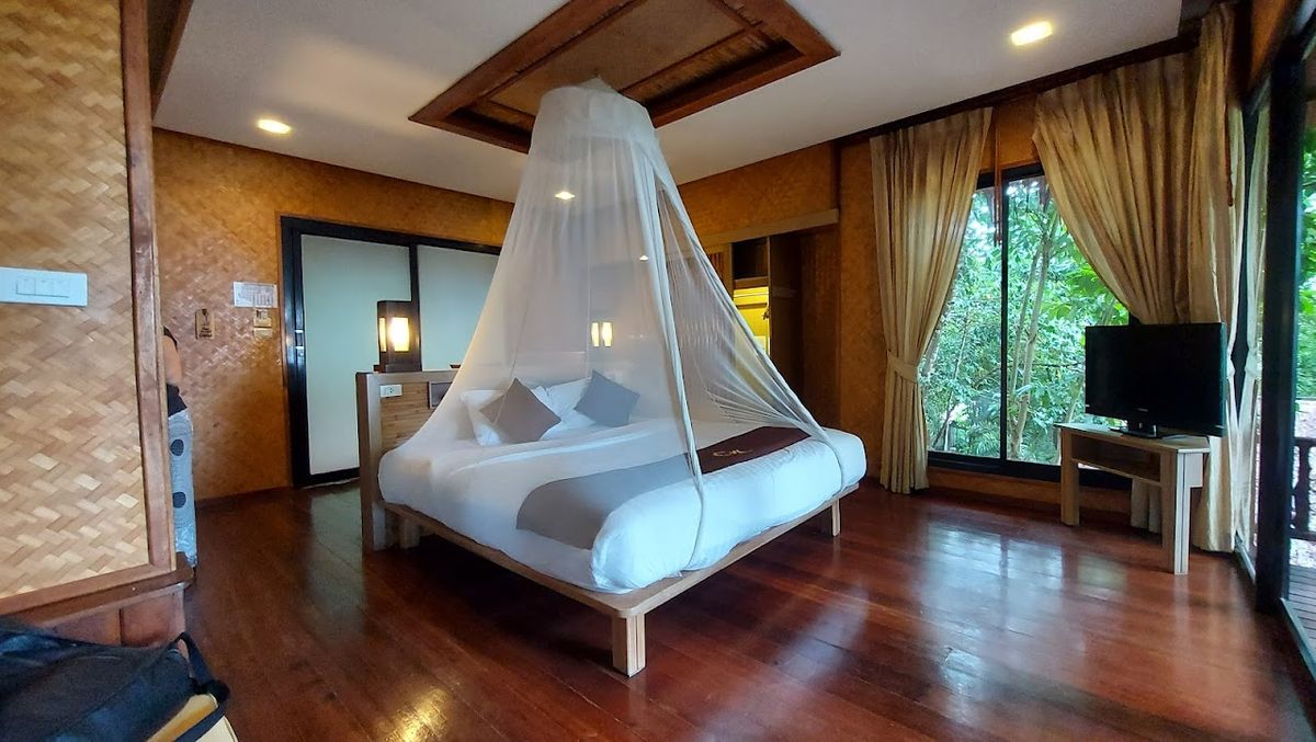 Railay Great View Resort & Spa pool and grounds in Ao Nang