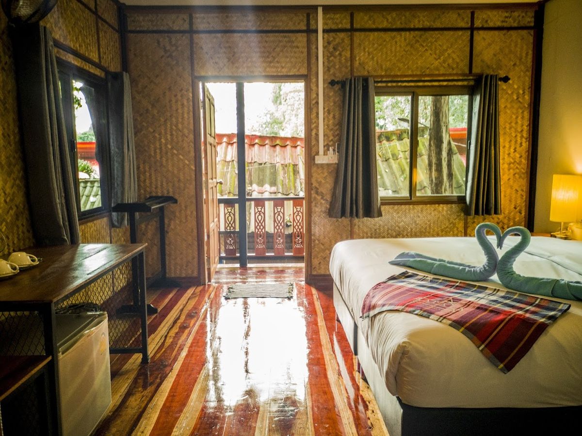 Rapala Rock wood Resort (Railay East) pool and grounds in Railay Beach