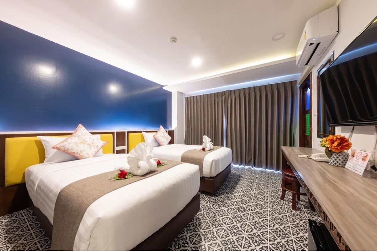 Sino Siam Hotel ชิโนสยามโฮเทล pool and grounds in Klong Muang