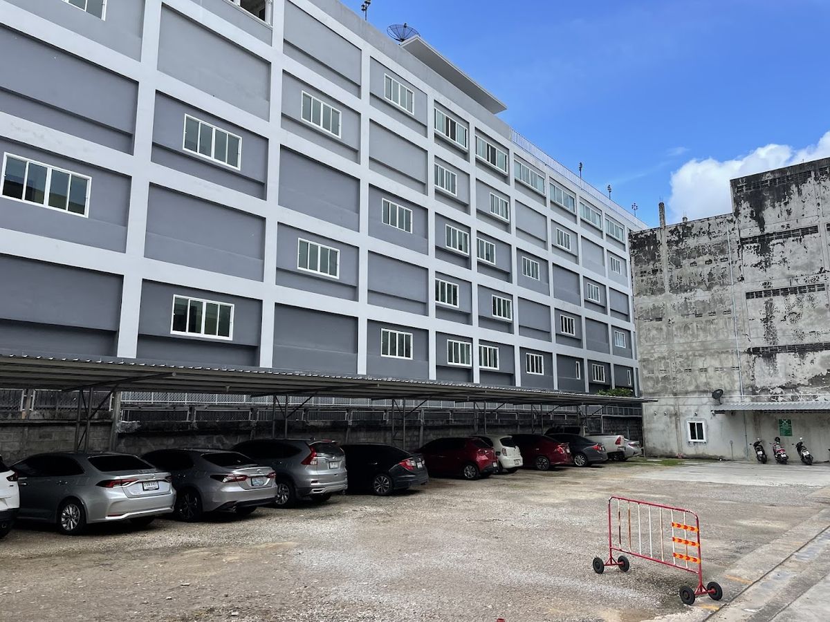 Sunrise Inn exterior in Krabi Town