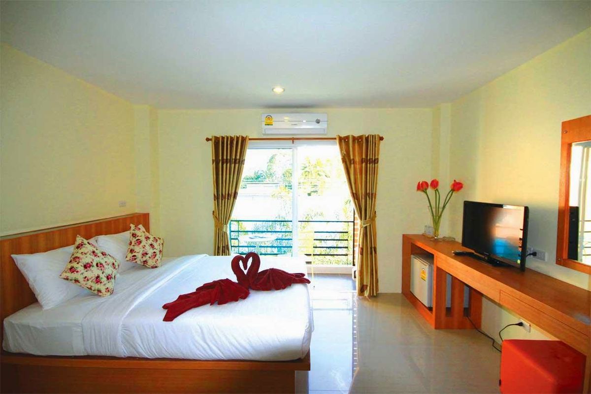 The Orange Resort pool and grounds in Klong Muang
