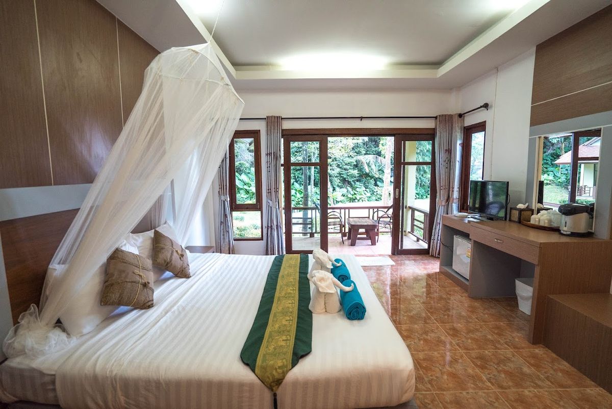 Tonsai Bay Resort pool and grounds in Ao Nang