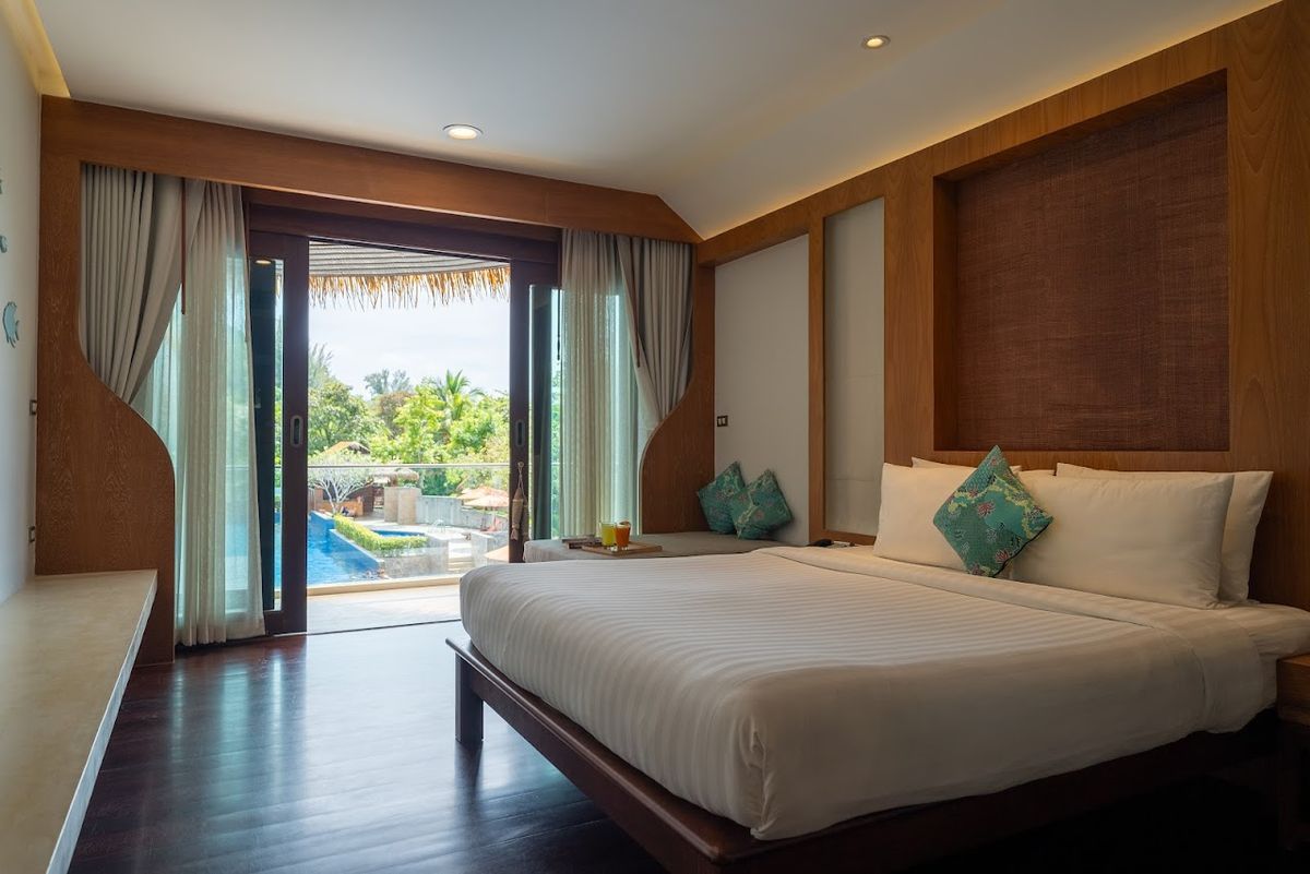 Tup Kaek Sunset Beach Resort pool and grounds in Klong Muang