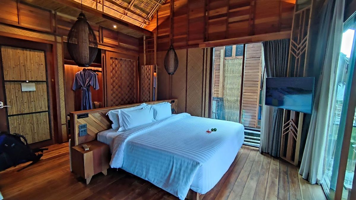 Venice Krabi Villa Resort pool and grounds in Ao Nam Mao